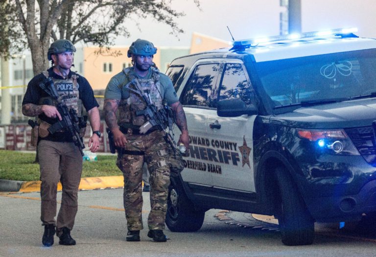 Detienen en Florida a un hombre por amenaza falsa de tiroteo en supermercado