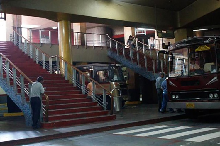 PNB detiene a transportistas por el aumento de las tarifas