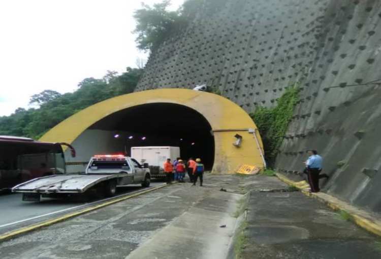 Un fallecido dejó insólito accidente en el túnel de Turumo