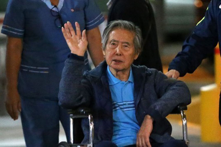 Ex presidente Alberto Fujimori fue trasladado a la clínica