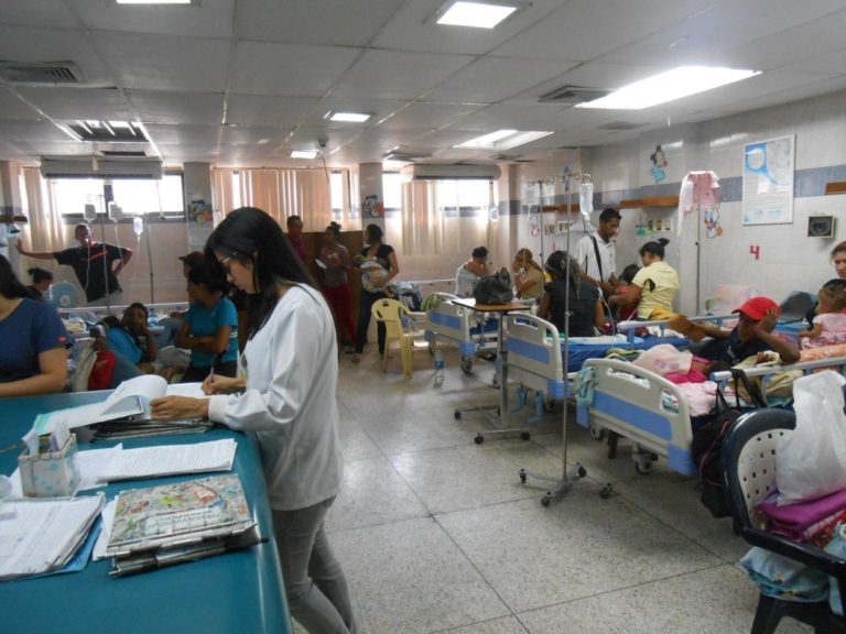 Advierten que persiste la escasez de medicinas en los hospitales