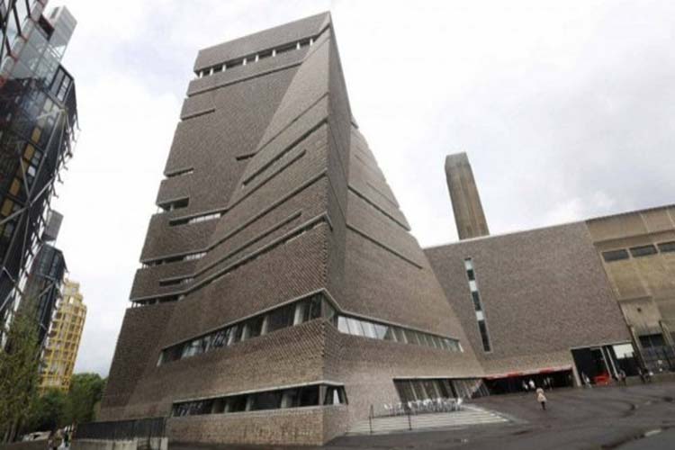 Adolescente arrojó a un niño desde el décimo piso de la Tate Modern en Londres