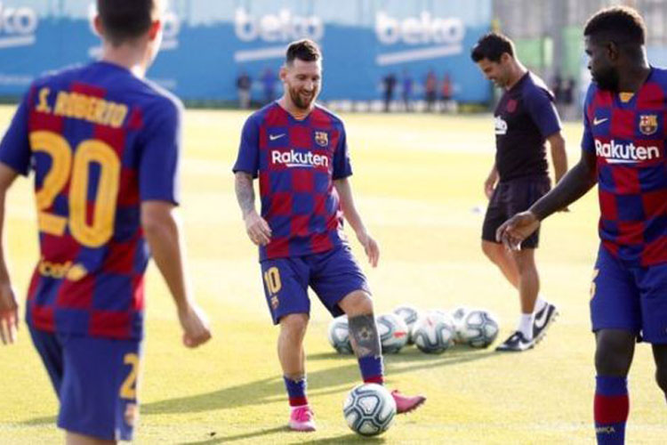 Messi reapareció en los entrenamientos del Barcelona