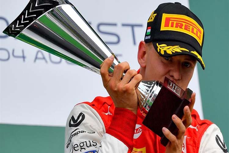 Mick Schumacher, el hijo del mito, empieza a pisar las huellas del ‘Kaiser’