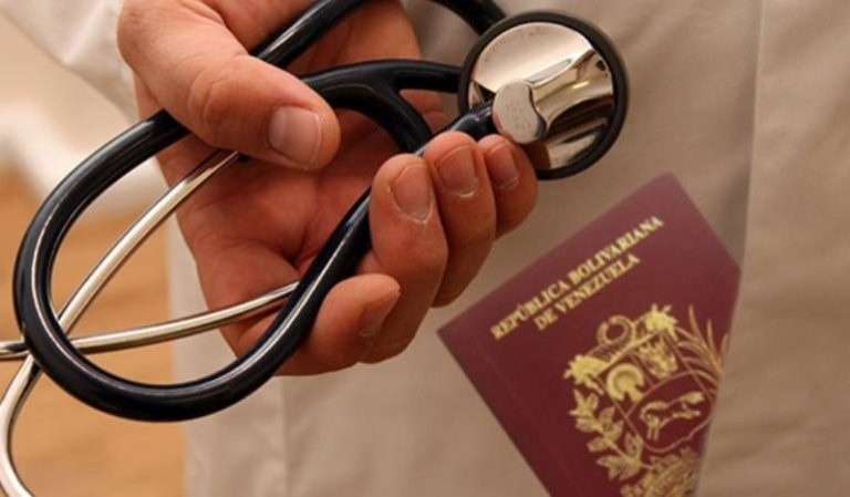 La migración de médicos venezolanos refuerza la sanidad argentina, según OIM