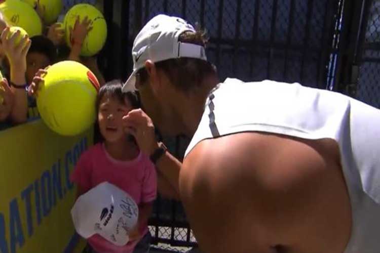 Rafael Nadal rescata a niño atrapado entre el público (+Video)