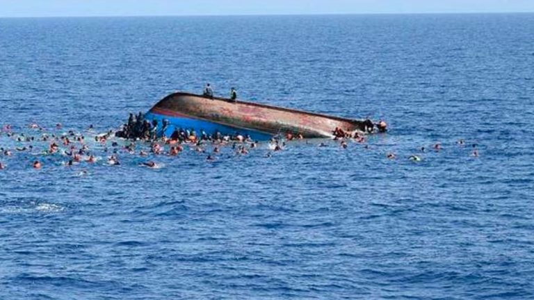 Decenas de muertos deja un nuevo naufragio en el Mediterráneo