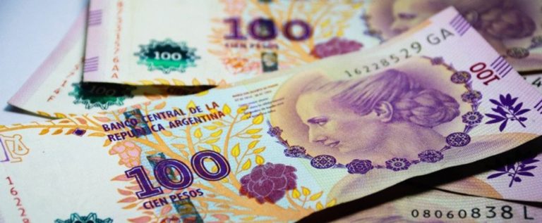 El peso argentino sigue su devaluación y el riesgo país alcanza cifra récord