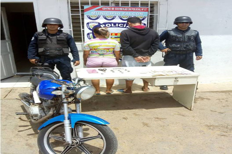 Aprehendidos dos distribuidores de drogas en el municipio Falcón