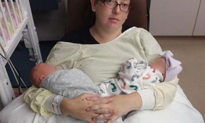 Fue al médico por cálculos renales, pero estaba embarazada de trillizos