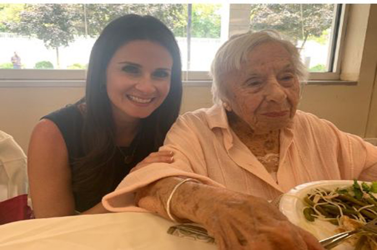 Mujer de 107 años considera que secreto de su longevidad fue quedarse soltera