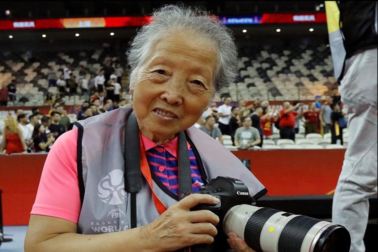 Hong Nanli, la fotógrafa de 81 años en el Mundial de China