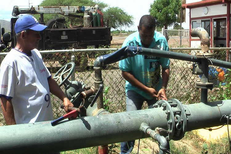 Trabajadores hídricos ponen en funcionamiento fuente alternativa mediante contingencia