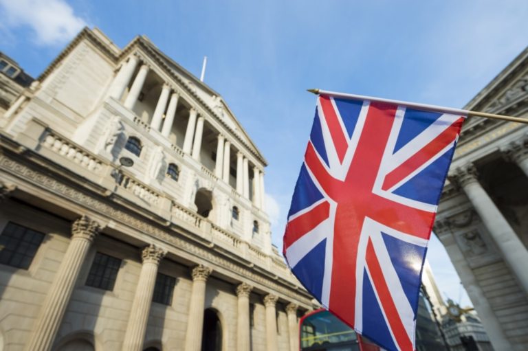 El Banco de Inglaterra mejora su previsión económica en caso de «brexit» duro