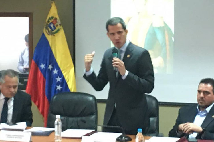 Guaidó autorizará vigilancia satelital internacional