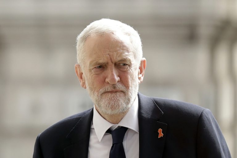 Corbyn califica de «vergonzosa» la suspensión del Parlamento inglés