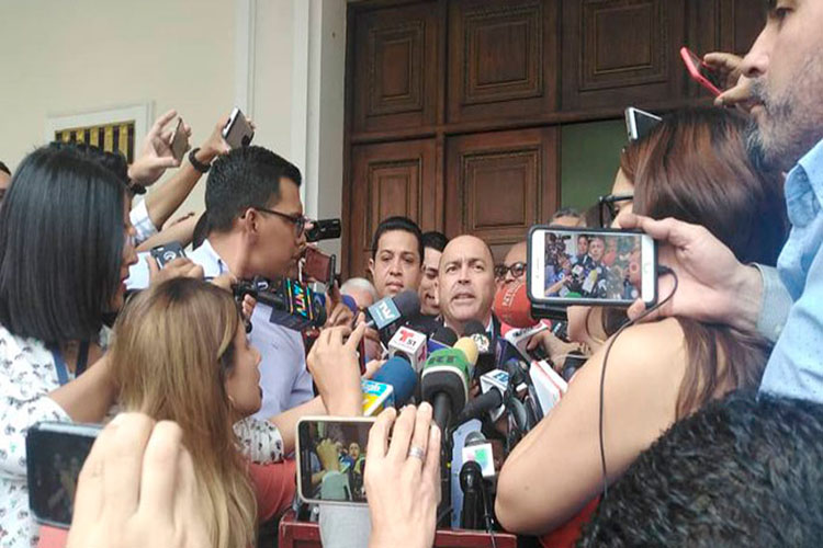 Diputados oficialistas llegaron al Palacio Federal Legislativo