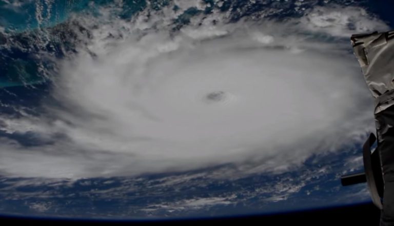Dorian toca tierra en Carolina del Norte como huracán de categoría 1