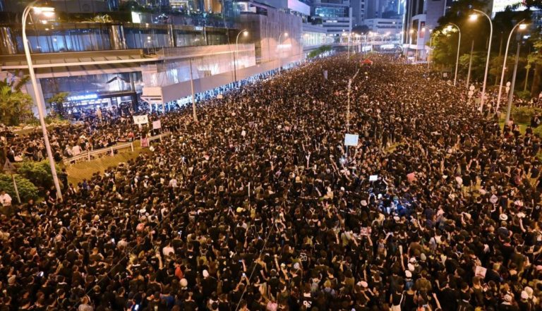Pekín acusa a manifestantes de intentar derrocar al Gobierno de Hong Kong