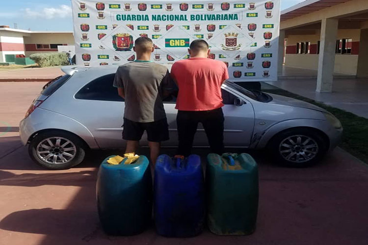Detenidos dos hombres por hurtar 180 litros de aceite hidráulico en CRP Amuay