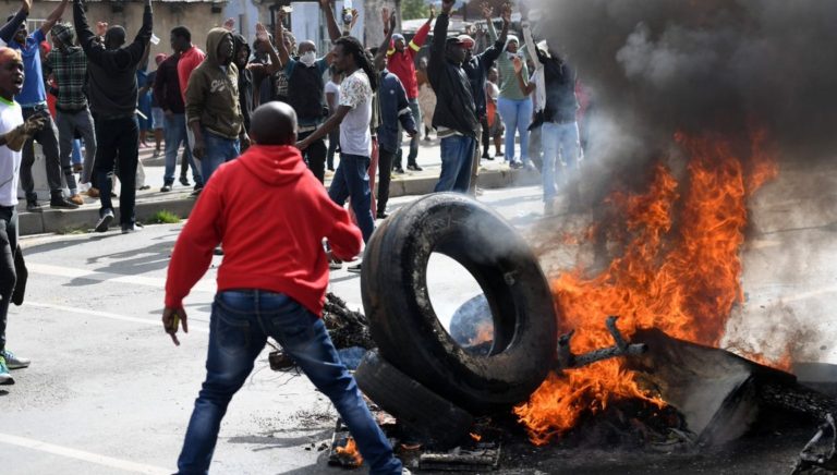 Al menos 49 detenidos por saqueos y disturbios en Johannesburgo