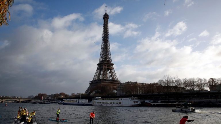 La Torre Eiffel se apagará esta noche en homenaje a Jacques Chirac