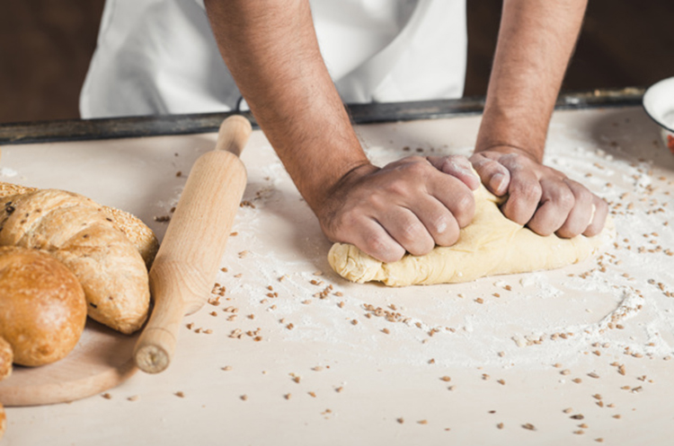 Panaderos asfixiados por dolarización de la materia prima