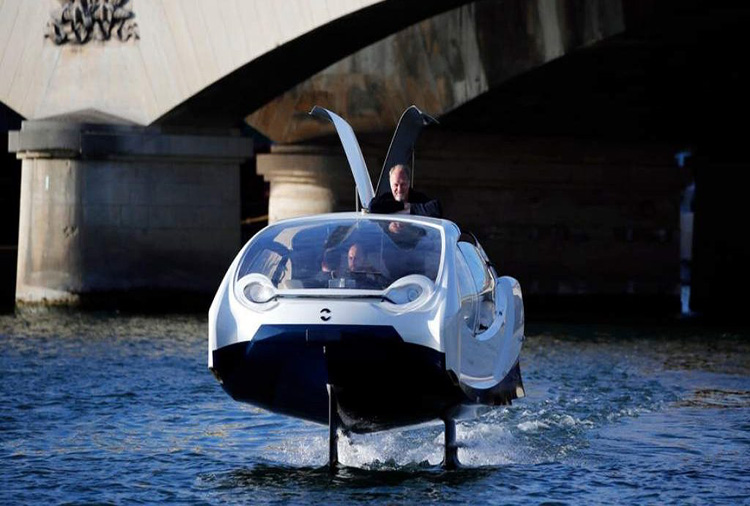 París ensaya taxi con forma de burbuja sobre el río Sena