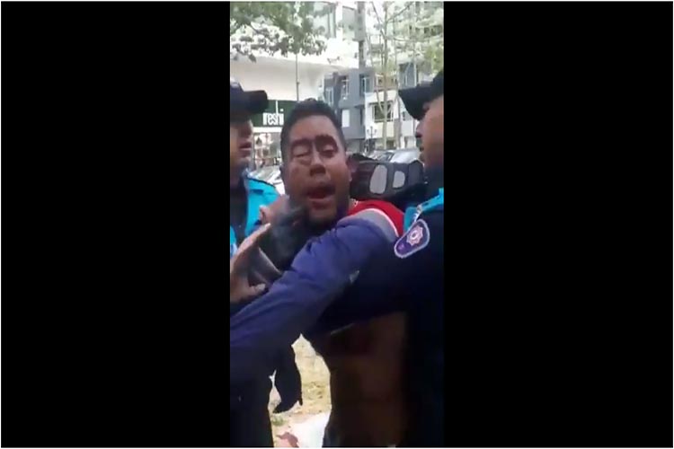 Policía golpeó a venezolano y le botó su mercancía en Ecuador (+Video)