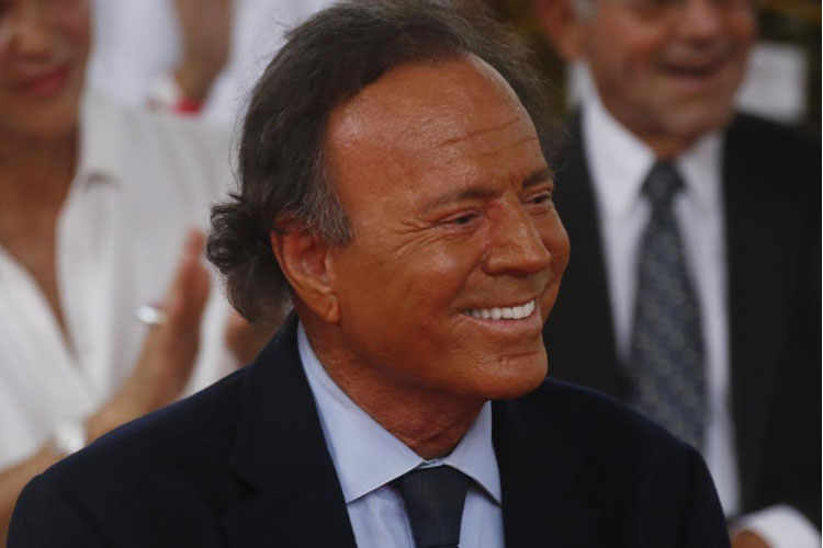 Julio Iglesias recurre la sentencia que lo reconoce como padre biológico de Javier Sánchez