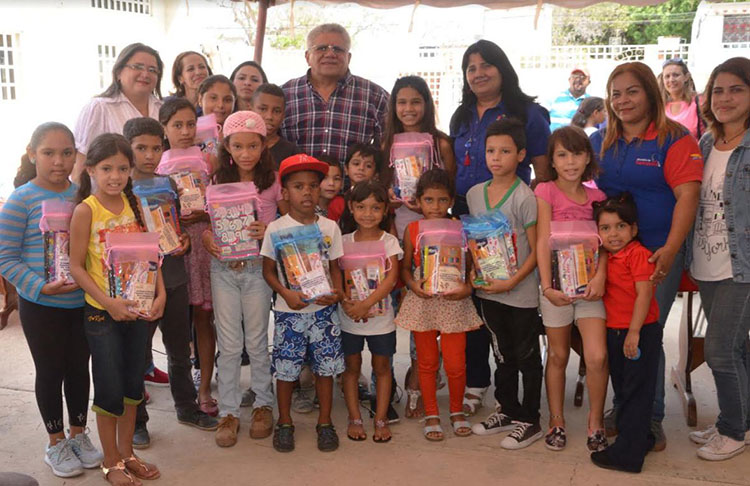 Alcaldía de Carirubana entregó 650 combos escolares