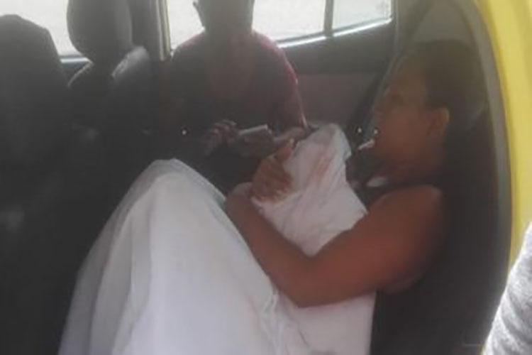 Taxista venezolano atendió parto dentro de su vehículo en Colombia