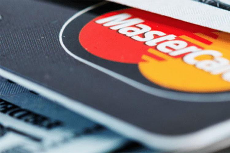 Mastercard suspende tarjetas de crédito de dos bancos estatales venezolanos