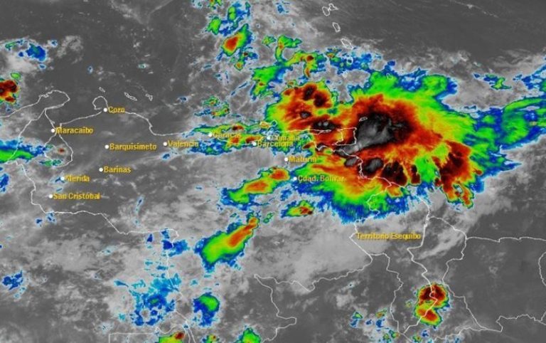 12 estados en alerta por la tormenta tropical Karen