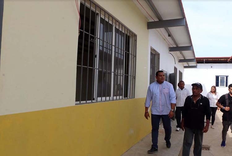 Gobernador supervisó rehabilitación de planteles educativos en Carirubana