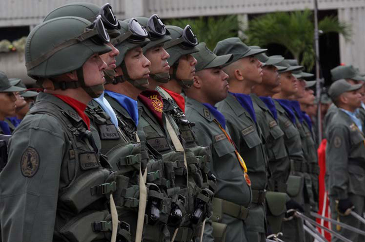 Venezuela se prepara para ejercicios militares en frontera con Colombia