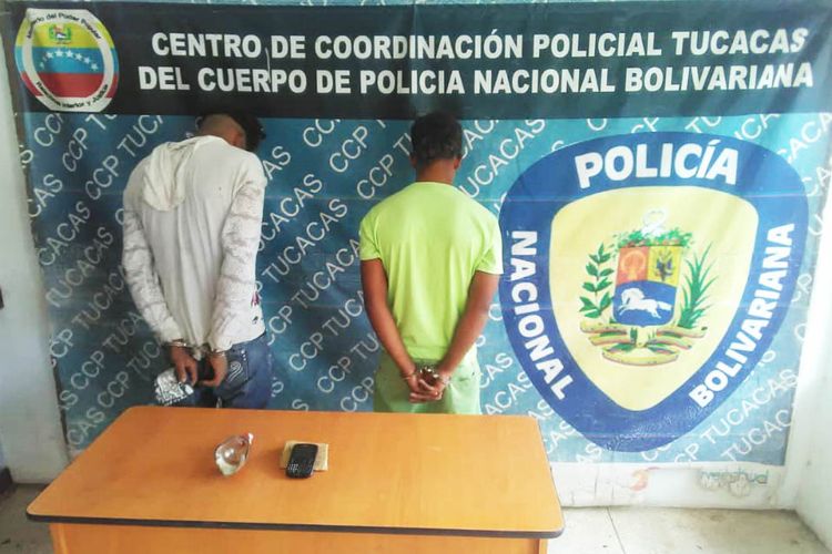 PNB arresta a par de hampones por robo de celular