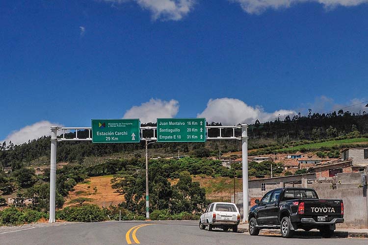 21 venezolanos heridos por accidente de camión al norte de Ecuador