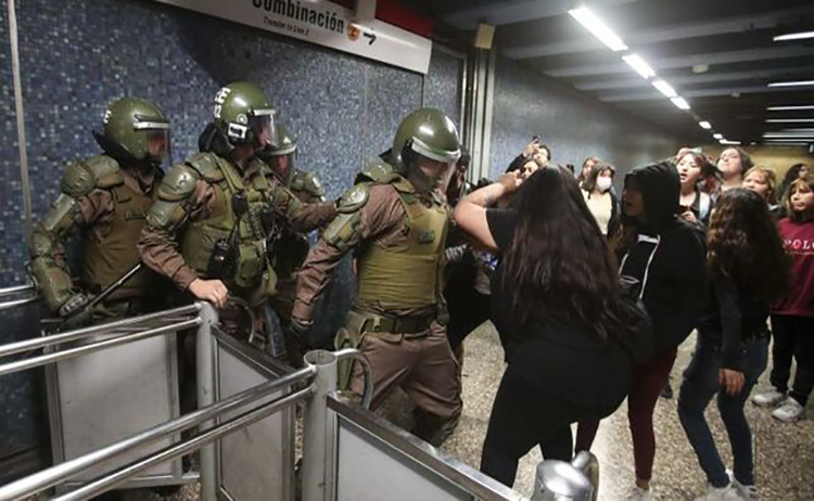 Santiago de Chile amaneció en estado de emergencia, con militares en las calles 