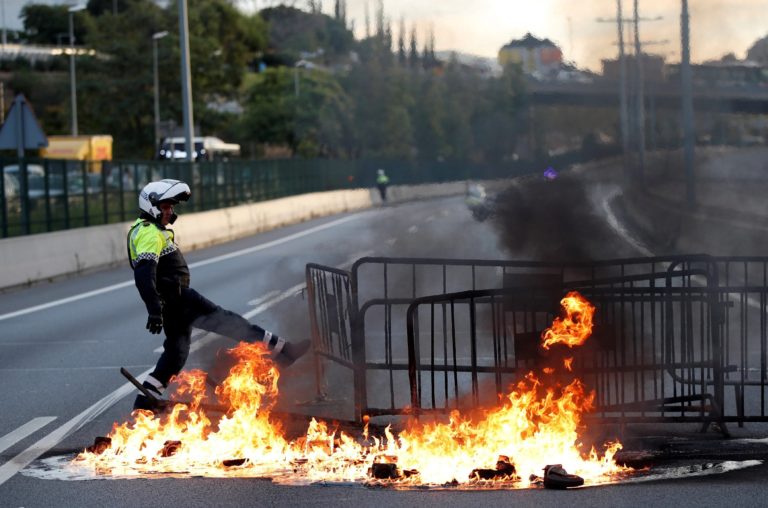 Francia corta la autopista hacia Cataluña por protestas independentistas