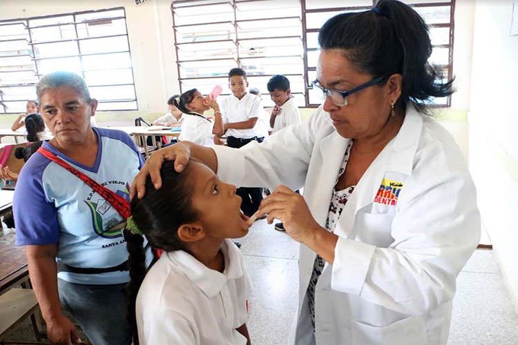 Plan nacional “La salud va a la escuela” se despliega en planteles de Falcón