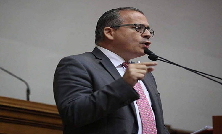 Francisco Sucre denunció la pretensión de Guyana de querer extraer 450 mil barriles de petróleo de la zona en reclamación