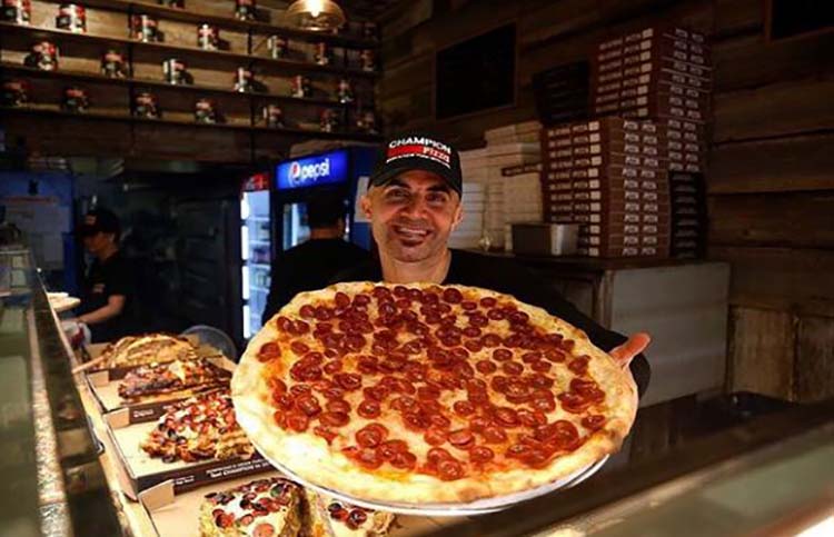 Fue indigente en Nueva York. Ahora es dueño de una cadena de pizzerías y ayuda a las personas