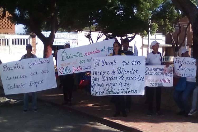 Educadores de Acosta se pararon en defensa de sus derechos