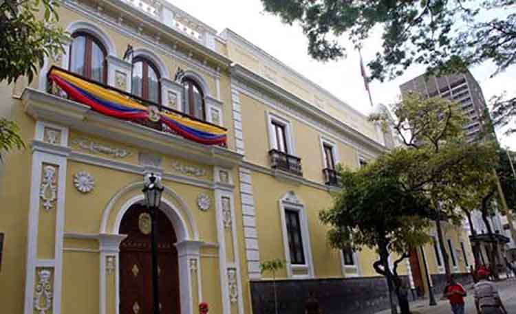 Gobierno de Maduro rechaza prohibición de ingreso de magistrados del TSJ a Perú