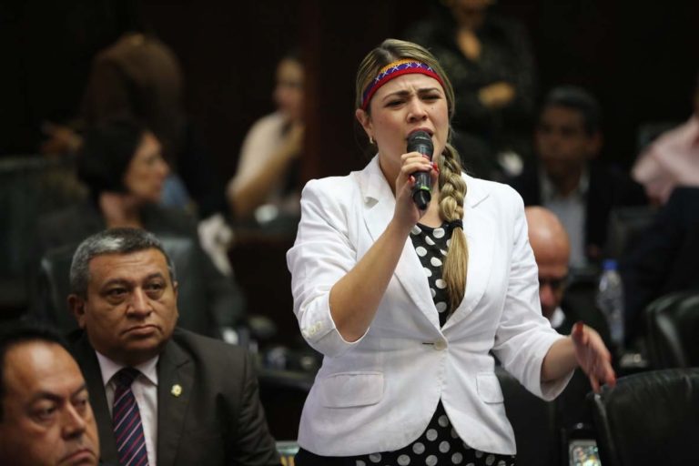 Elimar Díaz: Venezuela vive una gran desidia y en Zulia se han afincado