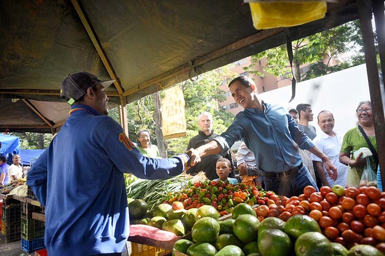 Guaidó: Hoy los maestros exigen un sueldo digno