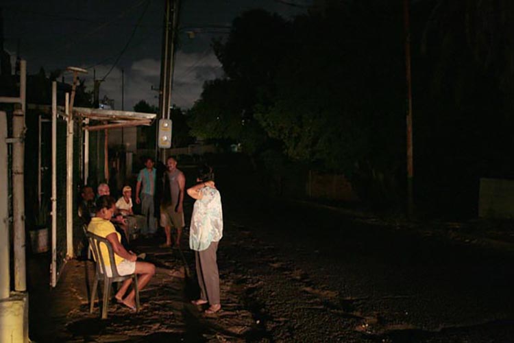 Maracaibo lleva más de 24 horas sin luz