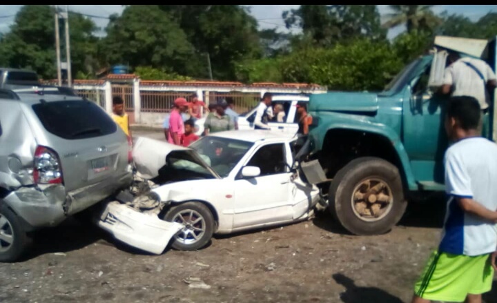 Lara: 14 lesionados y 15 carros destrozados en accidente en bomba de gasolina