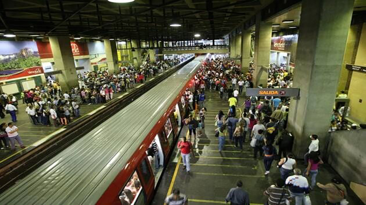 Cicpc detiene a pareja que robaba en la estación del Metro de Plaza Venezuela